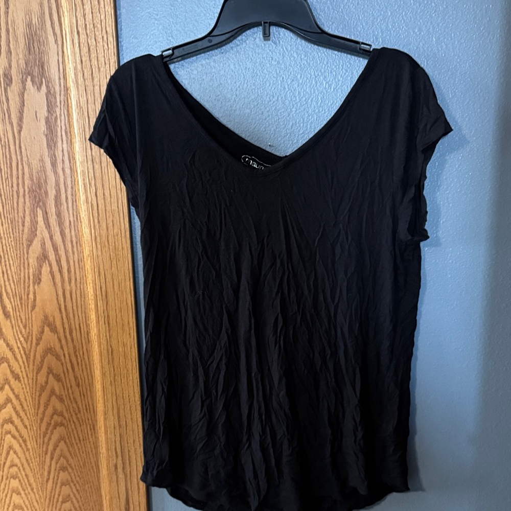 Maurices Black Short Sleeve V-Neck Tee